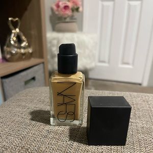 NARS Light Reflecting Foundation